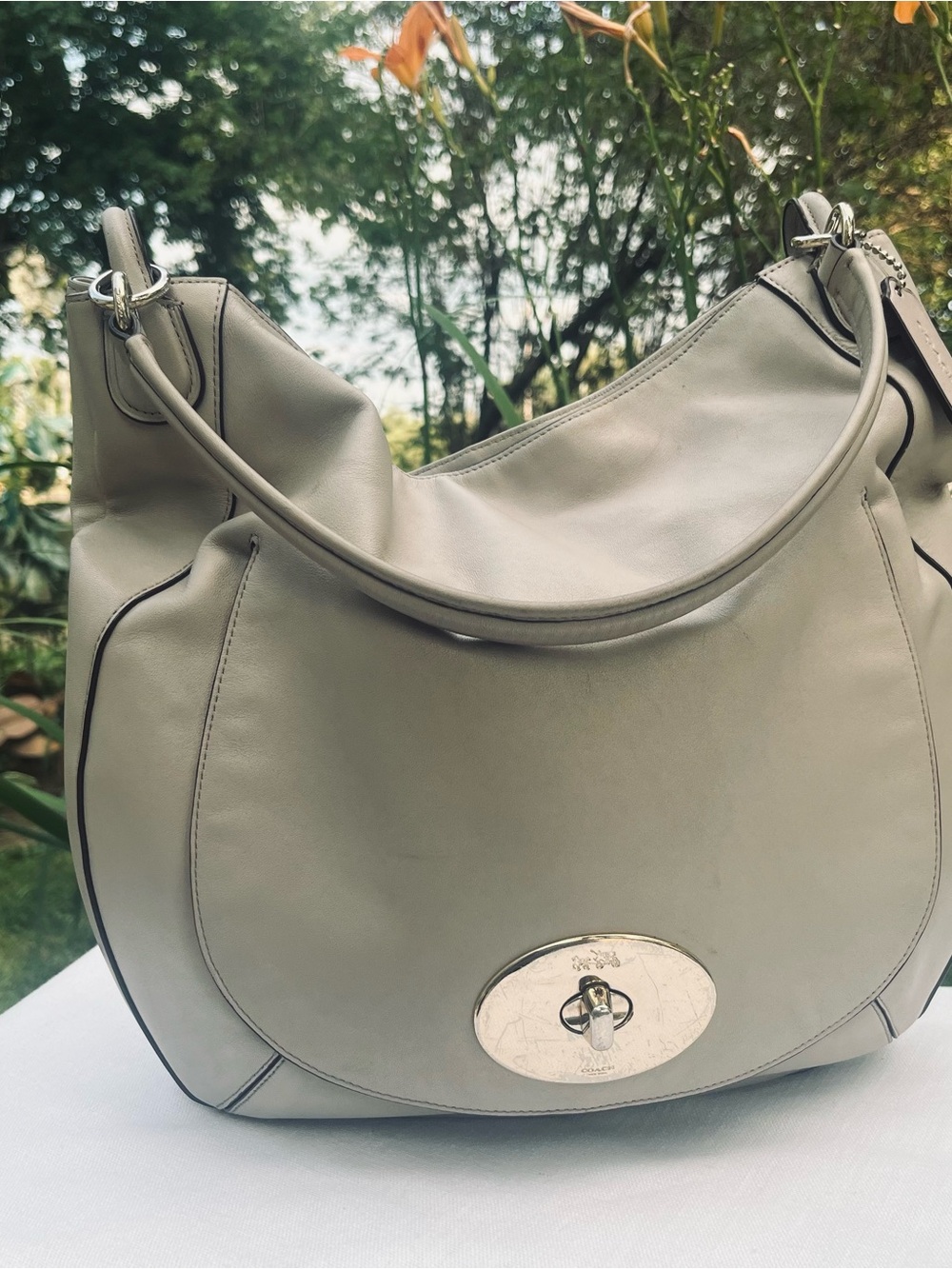 COACH LIGHT GRAY WHIPLASH CIRCLE LEATHER BAG 34656 - Picture 9 of 14